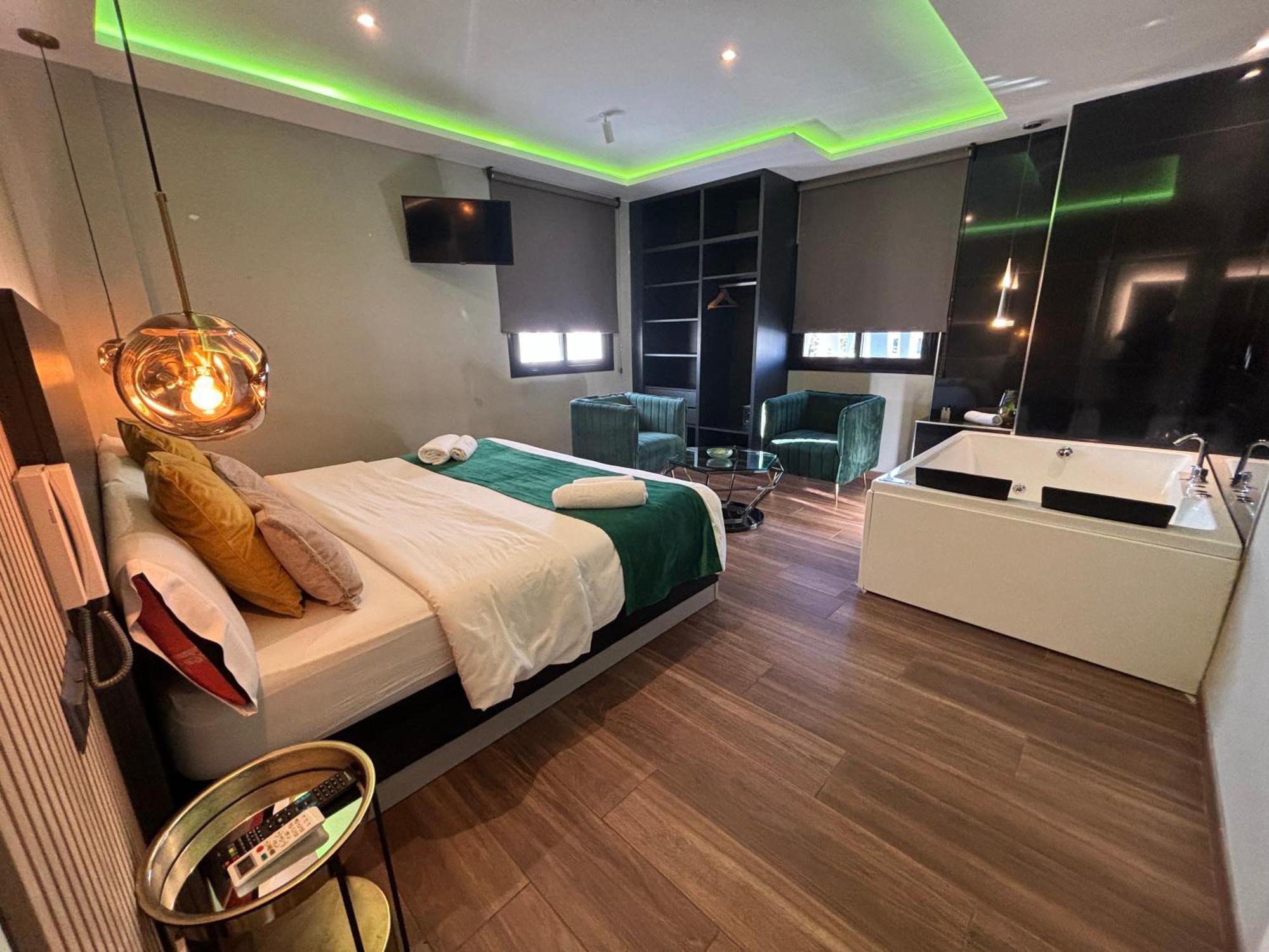 Daos Suites & Terrace Марбелья Экстерьер фото